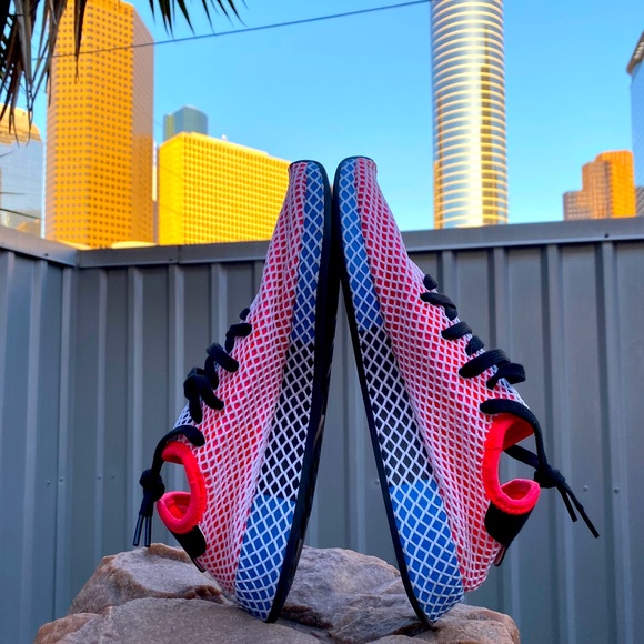 deerupt running shoes